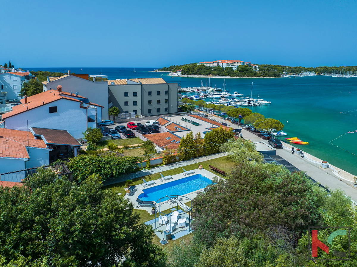 Istra, Pula, Pješčana Uvala, hiša z bazenom na ekskluzivni lokaciji, tik ob morju in plaži