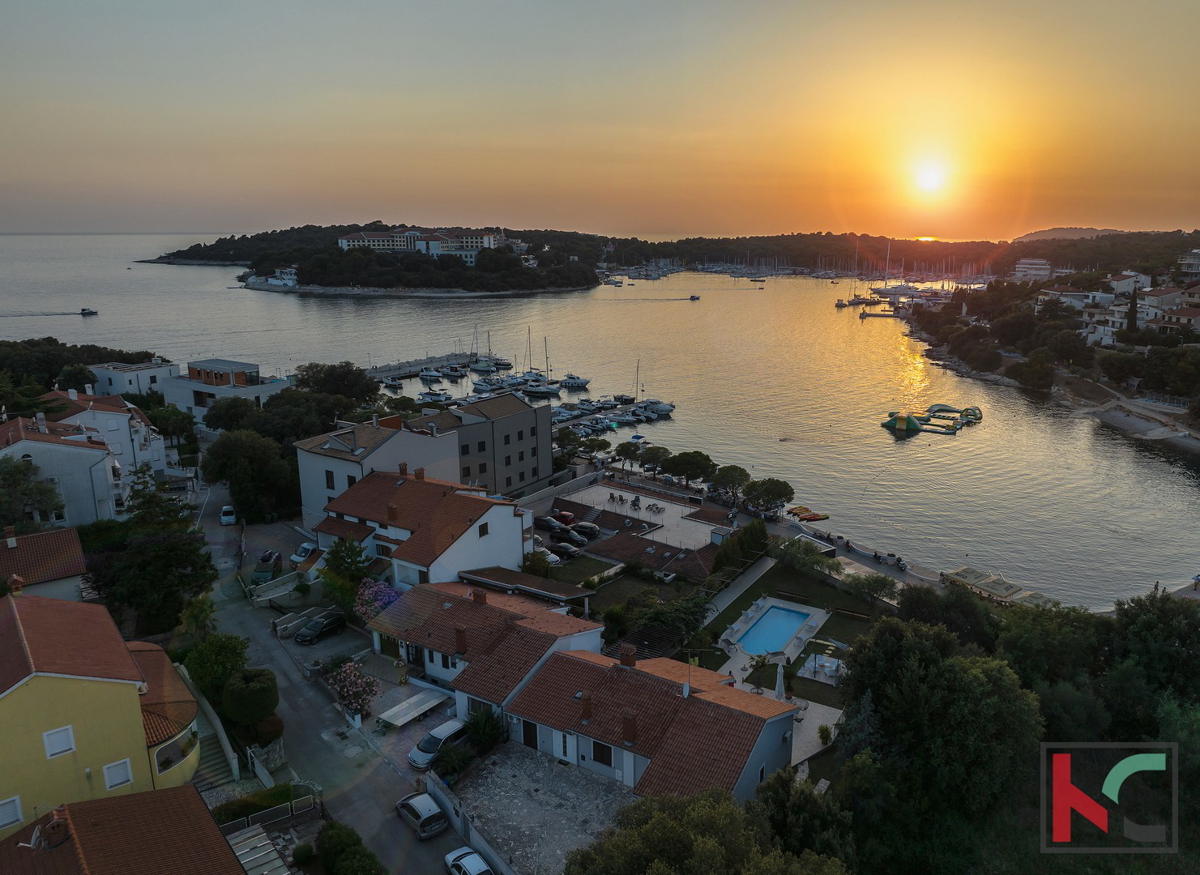 Istra, Pula, Pješčana Uvala, hiša z bazenom na ekskluzivni lokaciji, tik ob morju in plaži