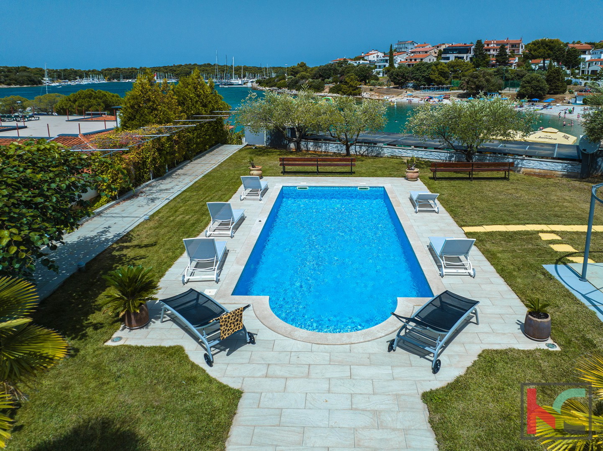 Istra, Pula, Pješčana Uvala, hiša z bazenom na ekskluzivni lokaciji, tik ob morju in plaži