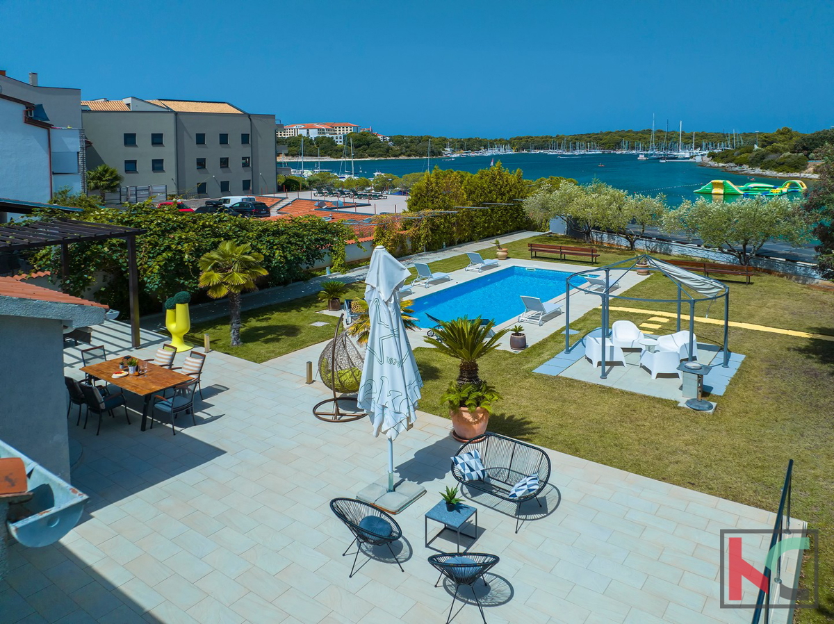 Istra, Pula, Pješčana Uvala, hiša z bazenom na ekskluzivni lokaciji, tik ob morju in plaži