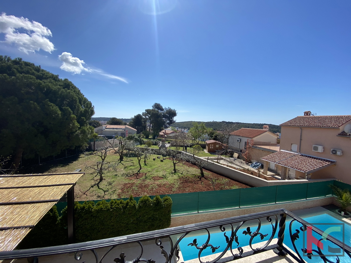 Istra, Banjole, lepa vila z bazenom, 300m od plaže