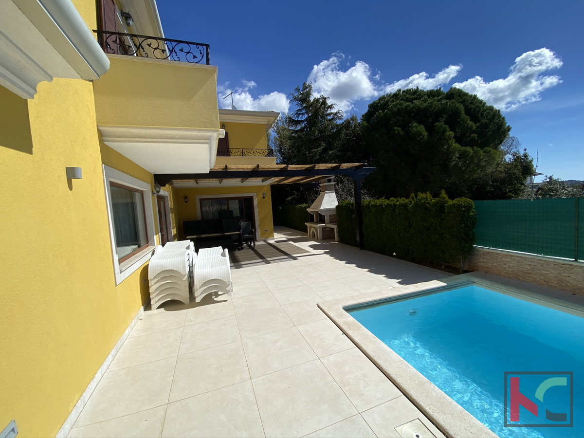 Istra, Banjole, lepa vila z bazenom, 300m od plaže