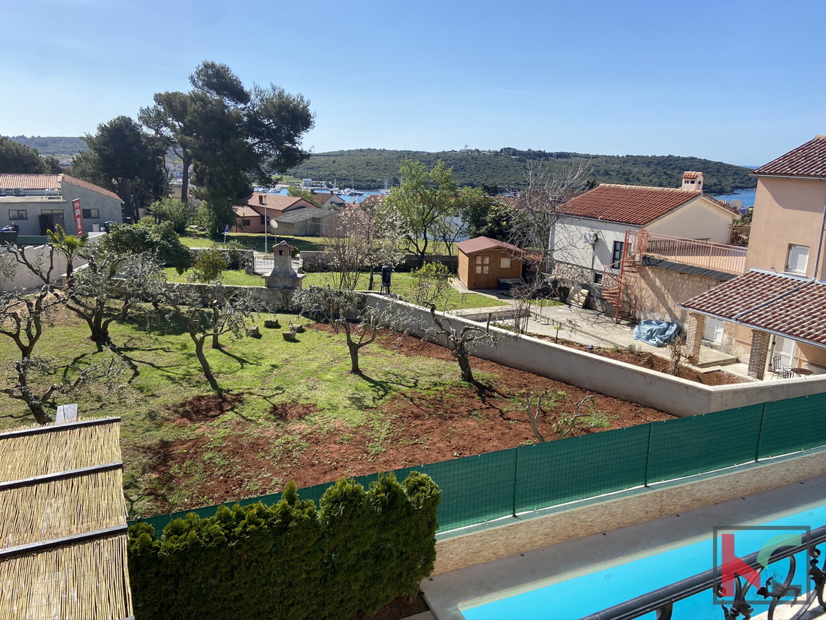 Istra, Banjole, lepa vila z bazenom, 300m od plaže