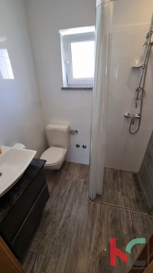 Peščeni zaliv, vila s 7 apartmaji 200m od plaže