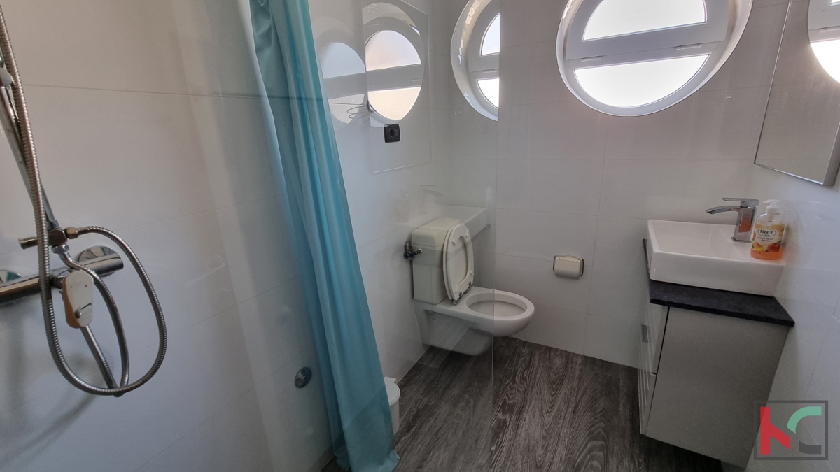 Peščeni zaliv, vila s 7 apartmaji 200m od plaže