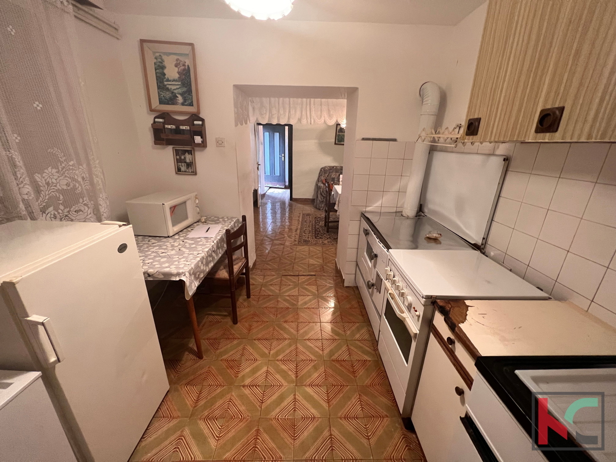 Istra, Svetvinčenat, Hiša, 136 m2 s potencialom na lepi parceli #prodaja