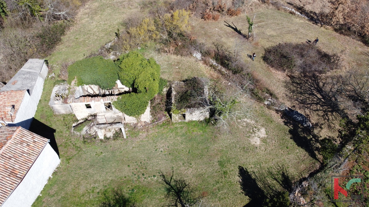 Gračišće, Lančišće stara istrska hiša 300m2 vrt 1353m2 stavbno in 5500m2 kmetijsko zemljišče, #prodaja
