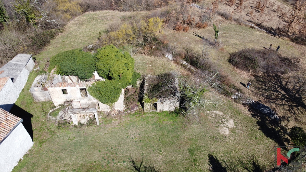 Gračišće, Lančišće stara istrska hiša 300m2 vrt 1353m2 stavbno in 5500m2 kmetijsko zemljišče, #prodaja