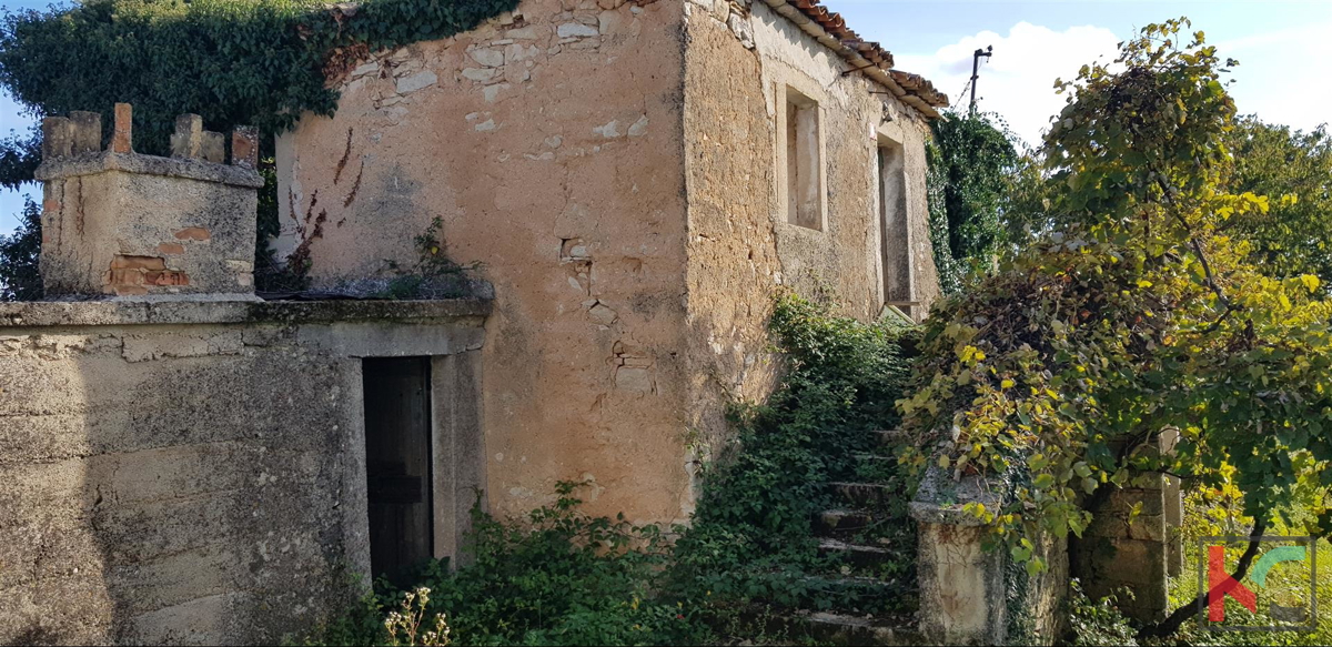 Gračišće, Lančišće stara istrska hiša 300m2 vrt 1353m2 stavbno in 5500m2 kmetijsko zemljišče, #prodaja