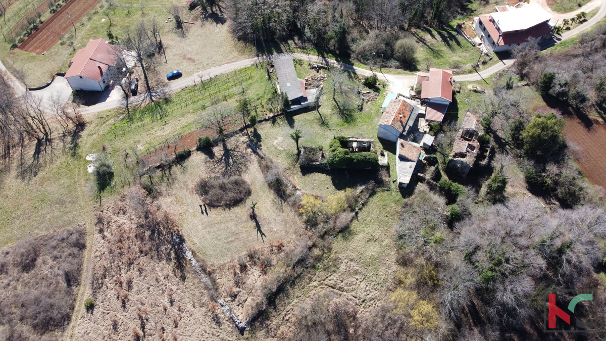 Gračišće, Lančišće stara istrska hiša 300m2 vrt 1353m2 stavbno in 5500m2 kmetijsko zemljišče, #prodaja