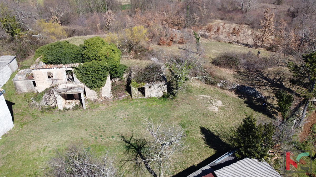 Gračišće, Lančišće stara istrska hiša 300m2 vrt 1353m2 stavbno in 5500m2 kmetijsko zemljišče, #prodaja