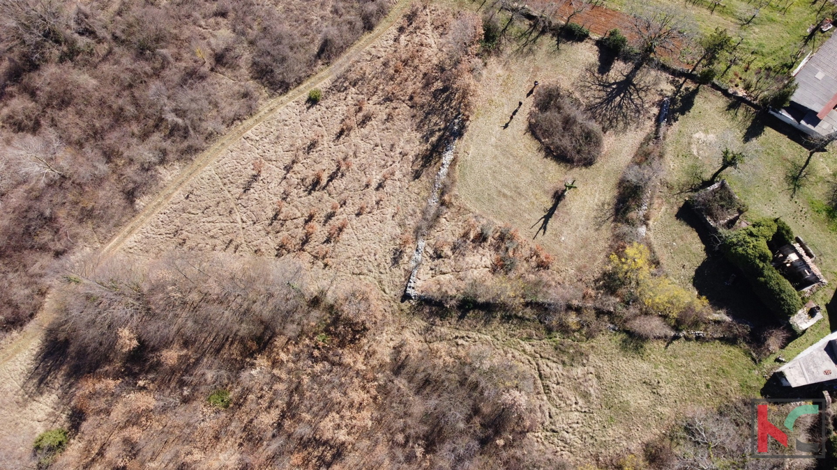 Gračišće, Lančišće stara istrska hiša 300m2 vrt 1353m2 stavbno in 5500m2 kmetijsko zemljišče, #prodaja