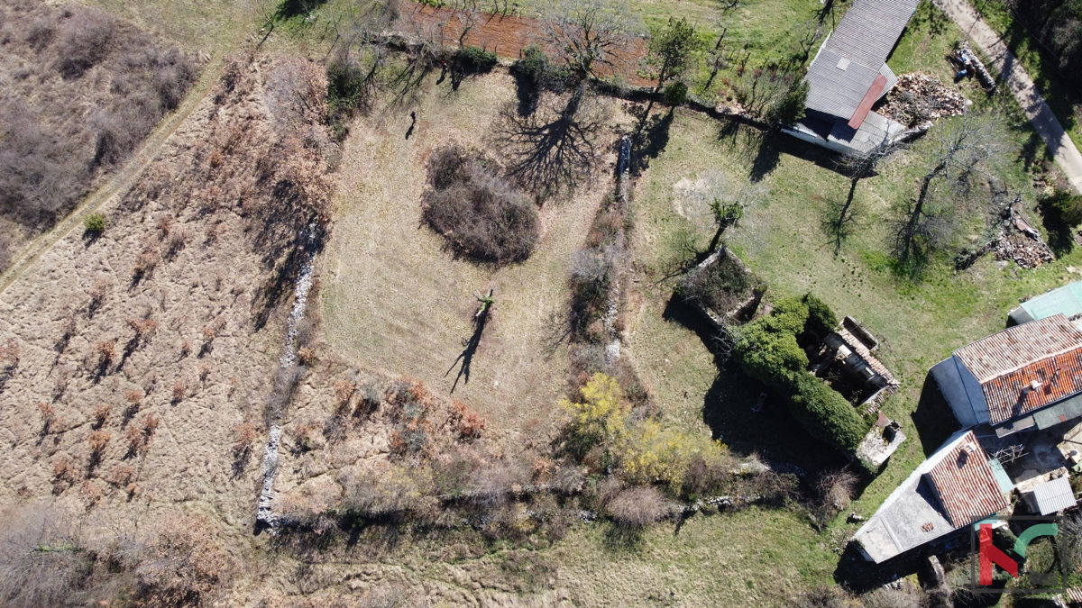 Gračišće, Lančišće stara istrska hiša 300m2 vrt 1353m2 stavbno in 5500m2 kmetijsko zemljišče, #prodaja