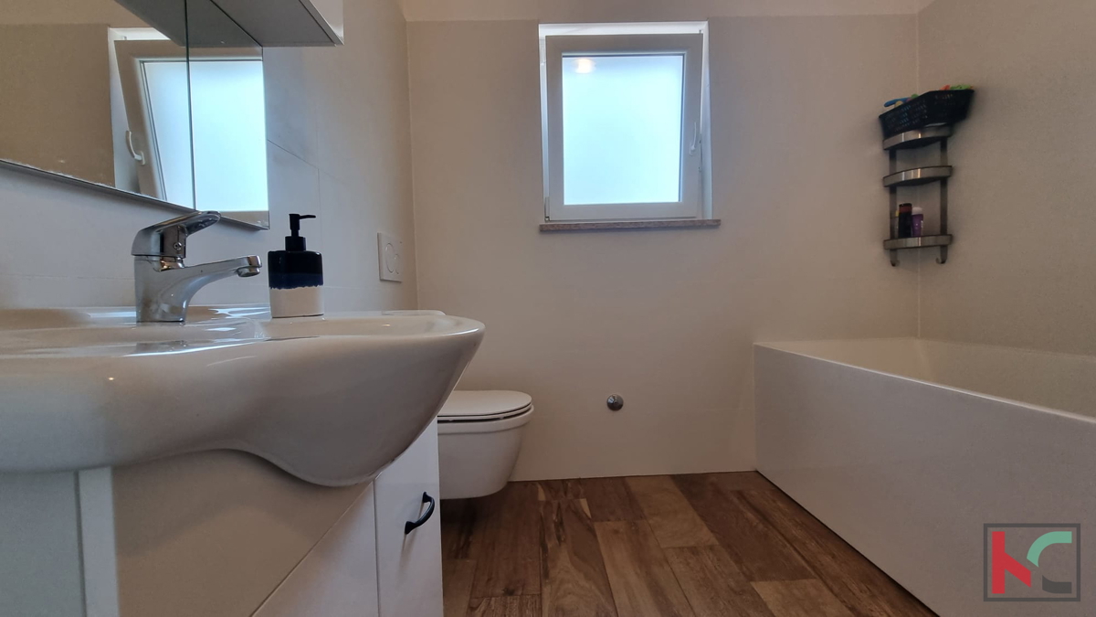 Prostorna vila na mirni lokaciji - 192,56 m2 udobja v predmestju Poreča, #prodaja