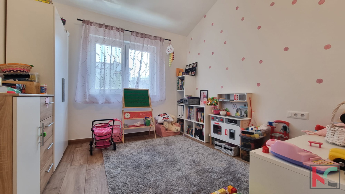 Prostorna vila na mirni lokaciji - 192,56 m2 udobja v predmestju Poreča, #prodaja