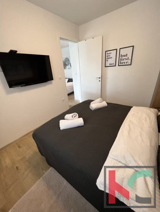 Istra, Banjole, apartma 61,76 m2 z zasebnim bazenom, prva vrsta do morja #prodaja