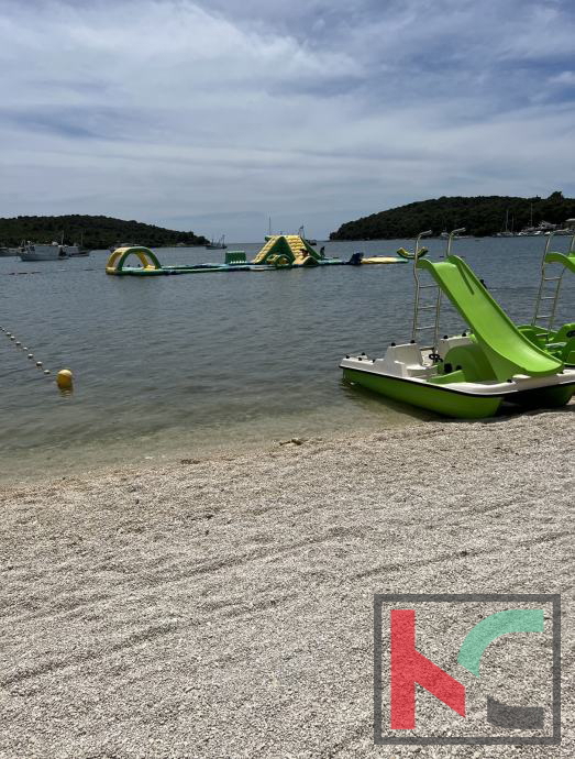 Istra, Banjole, apartma 61,76 m2 z zasebnim bazenom, prva vrsta do morja #prodaja