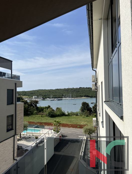 Istra, Banjole, apartma 61,76 m2 z zasebnim bazenom, prva vrsta do morja #prodaja