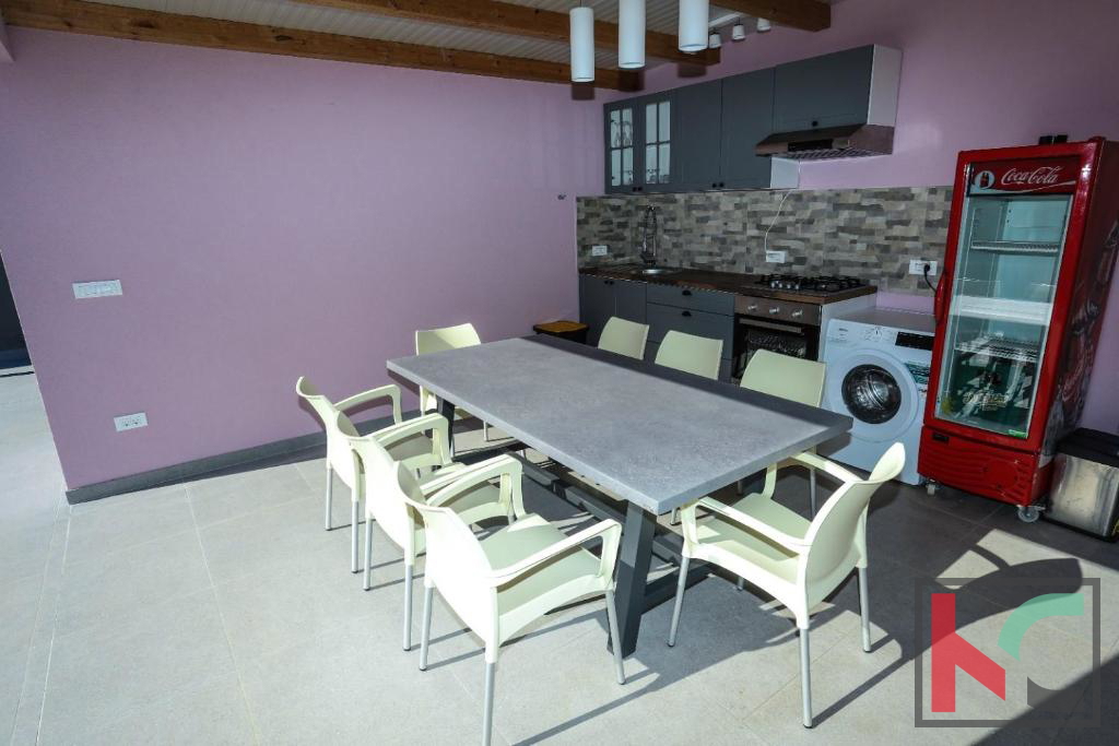 Istra, Poreč, kuća sa bazenom i uređenom okućnicom nedaleko mora, #prodaja