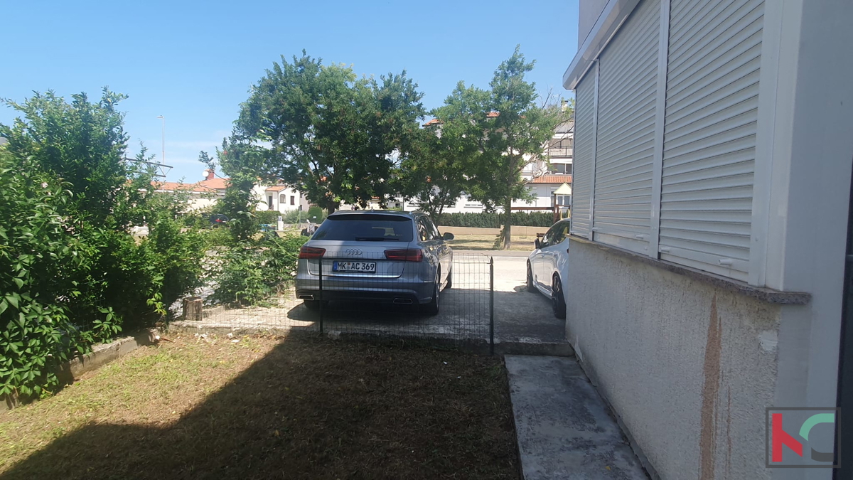 Poreč, dvosobno stanovanje z vrtom in lastnim parkirnim mestom #prodaja