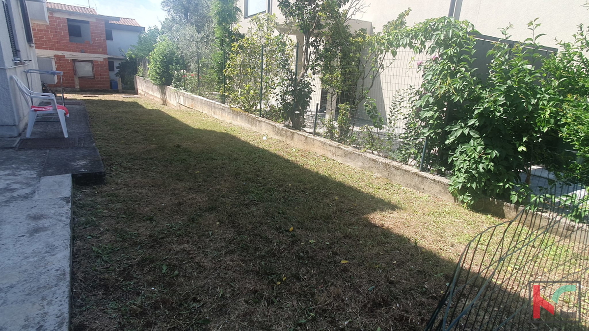 Poreč, dvosobno stanovanje z vrtom in lastnim parkirnim mestom #prodaja