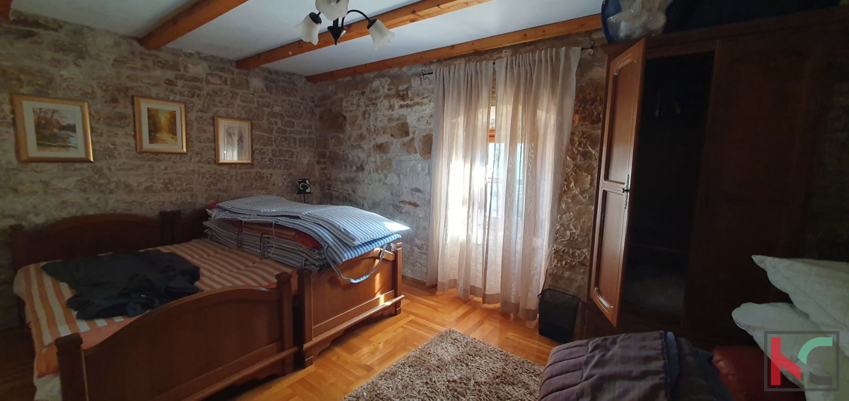 Istra, Tinjan, dvojna hiša 193,47m2 z urbaniziranim in kmetijskim zemljiščem 6523m2 #prodaja