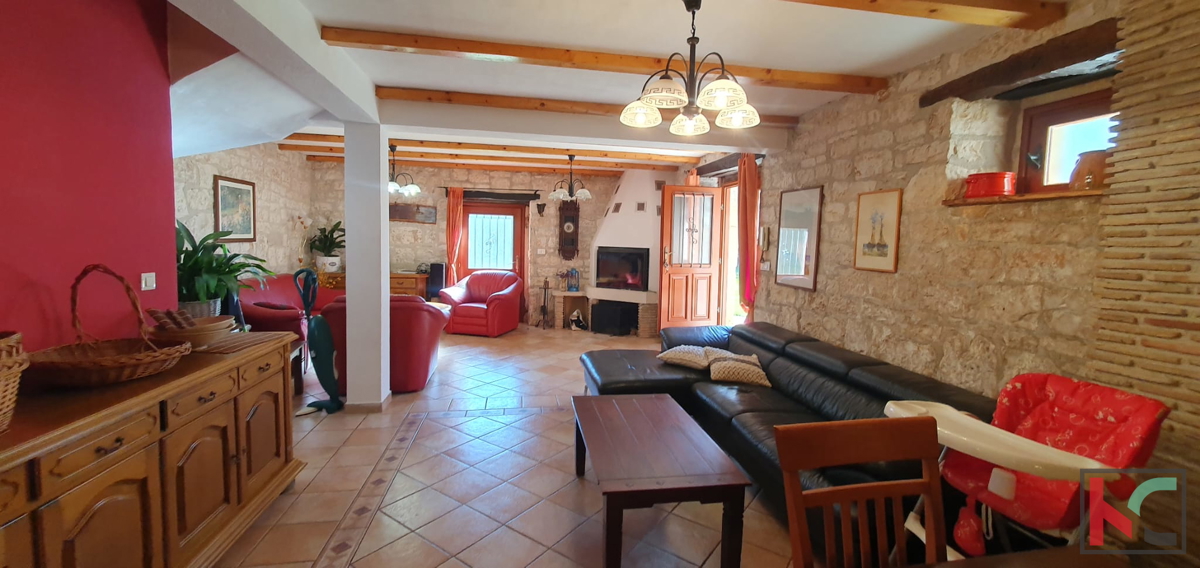 Istra, Tinjan, dvojna hiša 193,47m2 z urbaniziranim in kmetijskim zemljiščem 6523m2 #prodaja