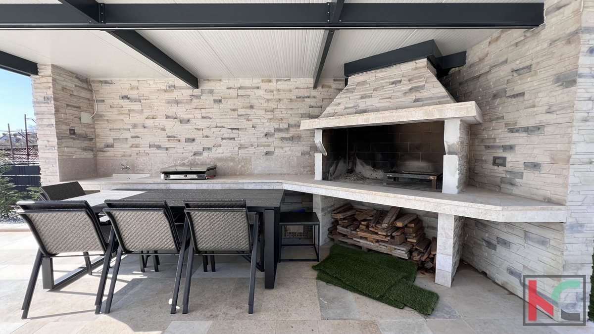 Istra, Sveti Lovreč, moderna vila z bazenom #prodaja