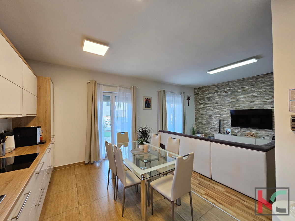 Istra, Fažana, Valbandon, moderno opremljeno stanovanje 88,23 m2 s tremi spalnicami in dvema kopalnicama, #prodaja