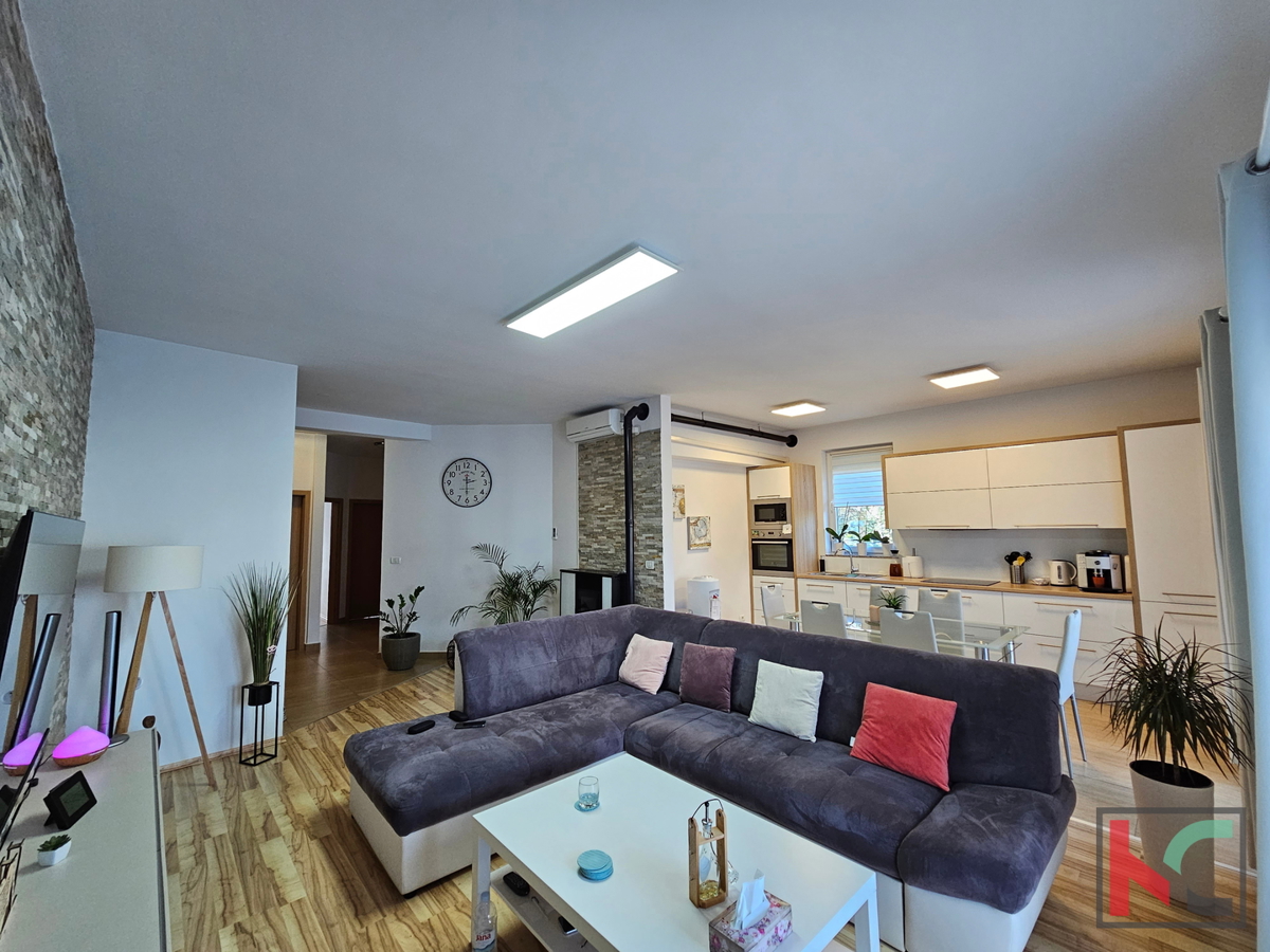 Istra, Fažana, Valbandon, moderno opremljeno stanovanje 88,23 m2 s tremi spalnicami in dvema kopalnicama, #prodaja