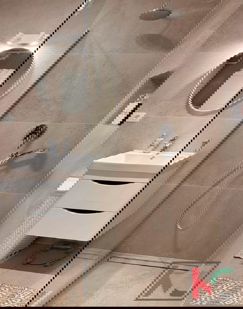 Pula, Nova Veruda, prodamo stanovanje z velikim balkonom in 2 spalnicama, 56 m2