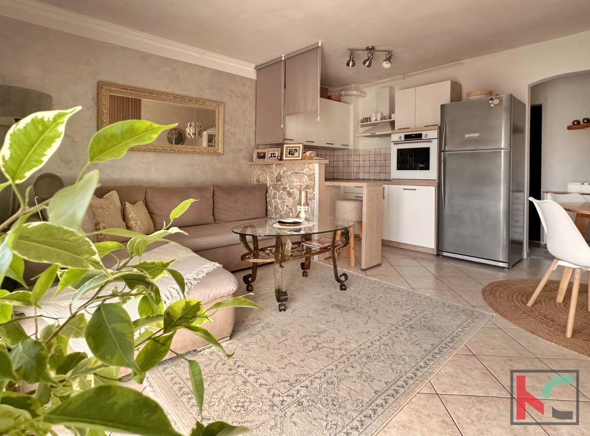 Pula, Nova Veruda, prodamo stanovanje z velikim balkonom in 2 spalnicama, 56 m2