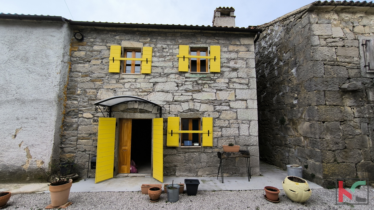 BUZET, ŠARMANTNA KAMENA KUĆA S DVORIŠTEM #PRODAJA