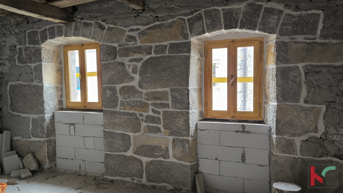 BUZET, ŠARMANTNA KAMENA KUĆA S DVORIŠTEM #PRODAJA