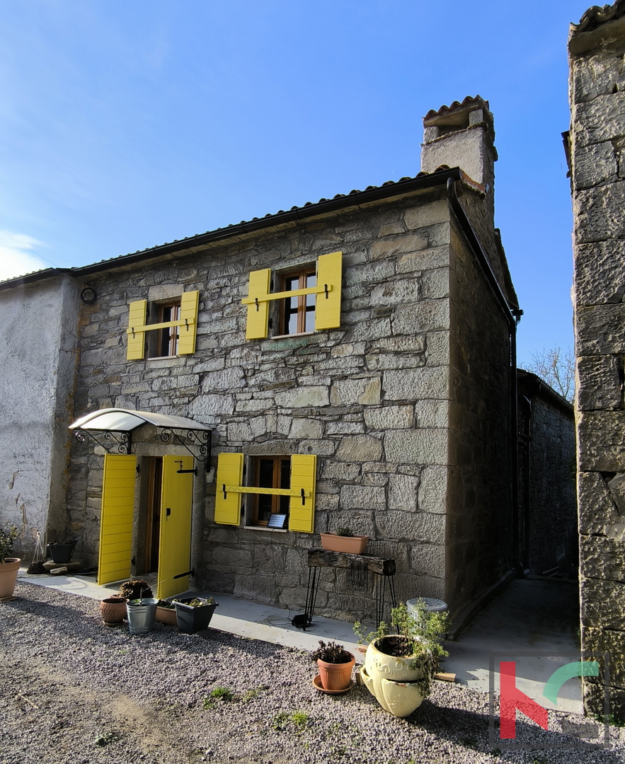 BUZET, ŠARMANTNA KAMENA KUĆA S DVORIŠTEM #PRODAJA