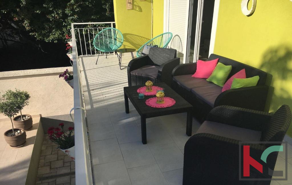 Istra, Pula, obnovljena hiša z bazenom in urejenim vrtom 311m2, garaža