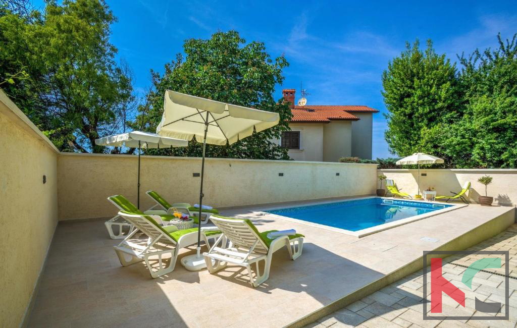 Istra, Pula, obnovljena hiša z bazenom in urejenim vrtom 311m2, garaža