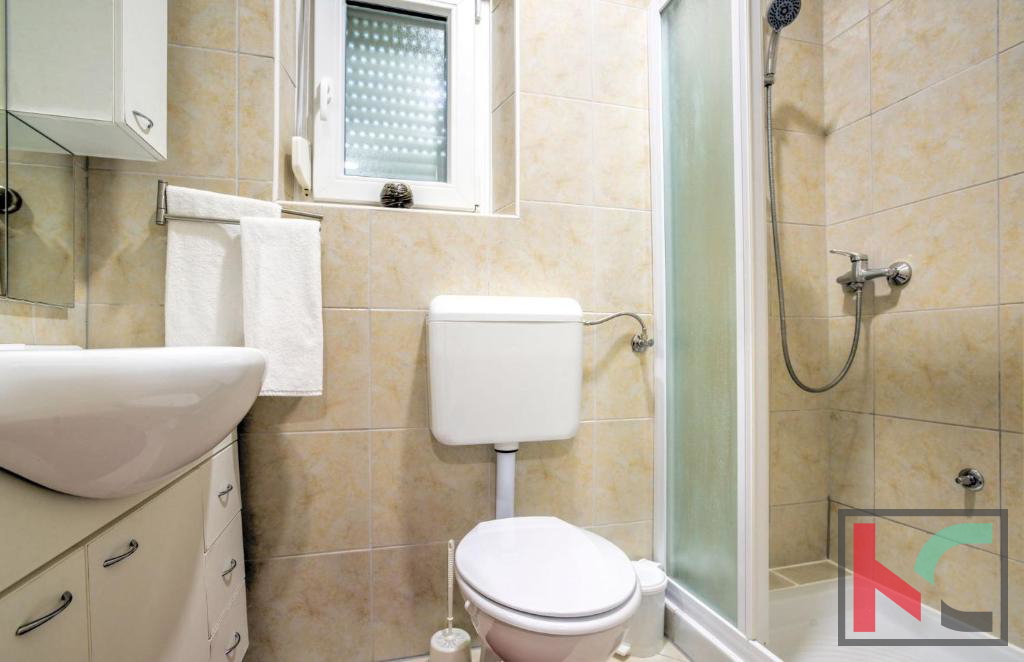 Istra, Pula, obnovljena hiša z bazenom in urejenim vrtom 311m2, garaža