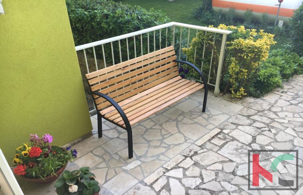Istra, Pula, obnovljena hiša z bazenom in urejenim vrtom 311m2, garaža