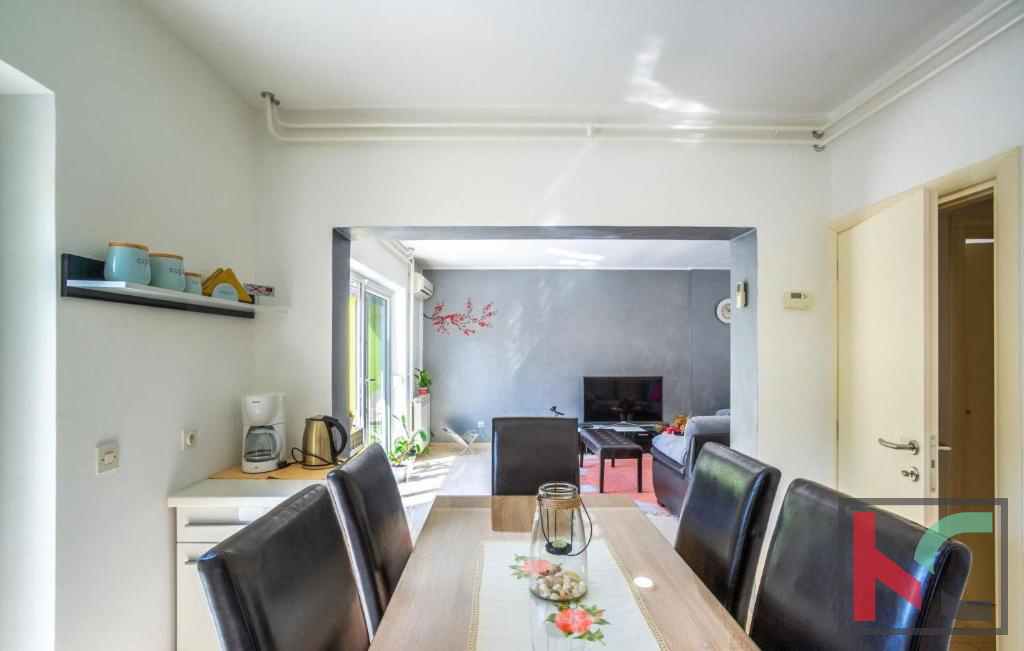 Istra, Pula, obnovljena hiša z bazenom in urejenim vrtom 311m2, garaža