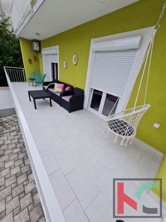 Istra, Pula, obnovljena hiša z bazenom in urejenim vrtom 311m2, garaža