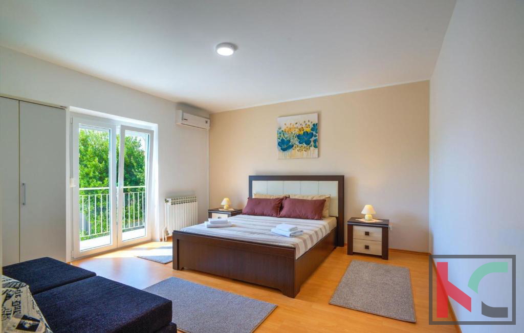 Istra, Pula, obnovljena hiša z bazenom in urejenim vrtom 311m2, garaža