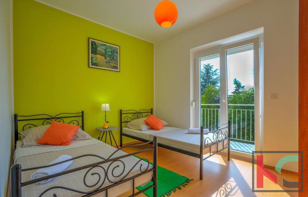 Istra, Pula, obnovljena hiša z bazenom in urejenim vrtom 311m2, garaža