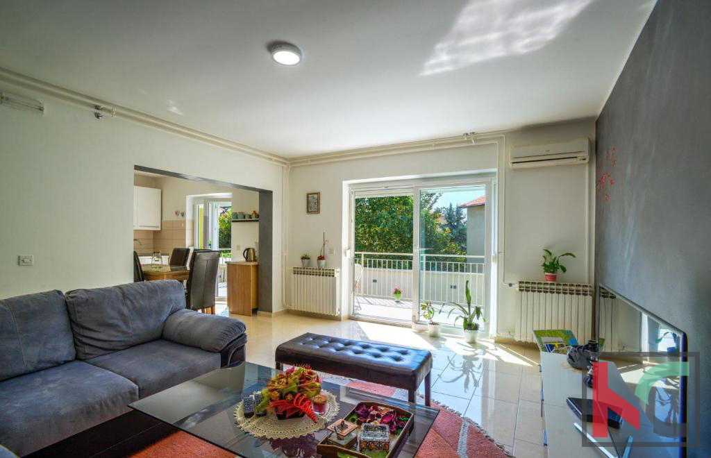Istra, Pula, obnovljena hiša z bazenom in urejenim vrtom 311m2, garaža