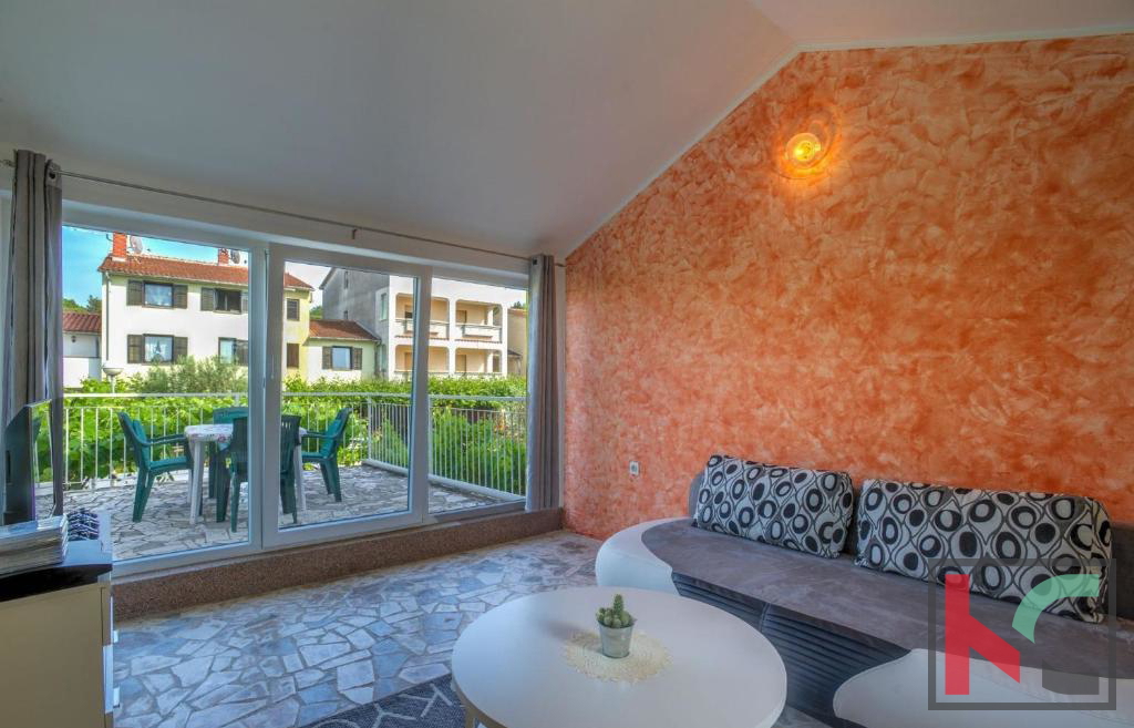 Istra, Pula, obnovljena hiša z bazenom in urejenim vrtom 311m2, garaža