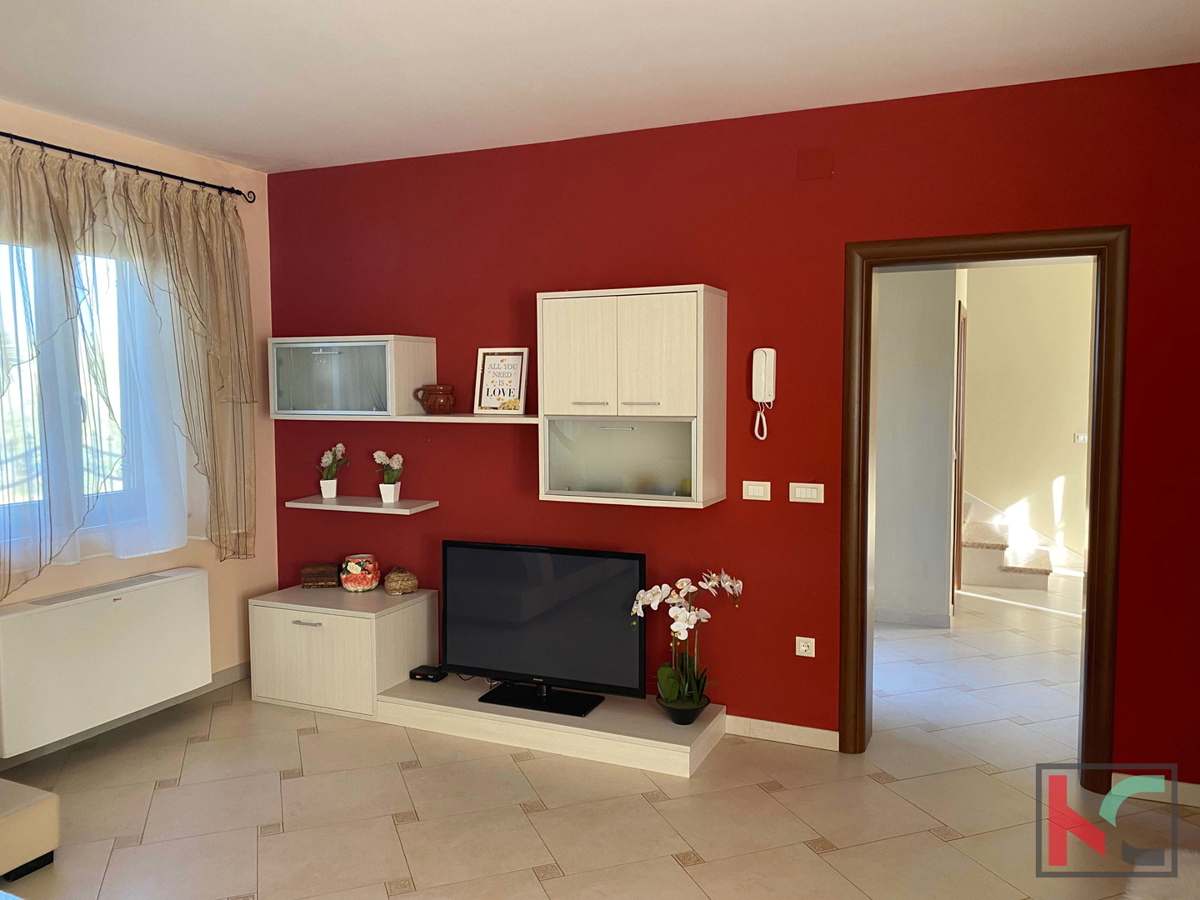 Istra, Fažana, lepa in udobna vila z bazenom, 400m od morja