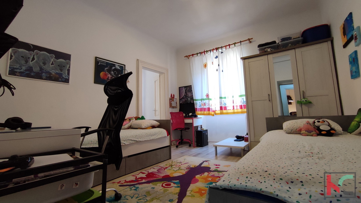Istra, Pula, prenovljeno stanovanje 2S+DB 74,62 m2 v centru