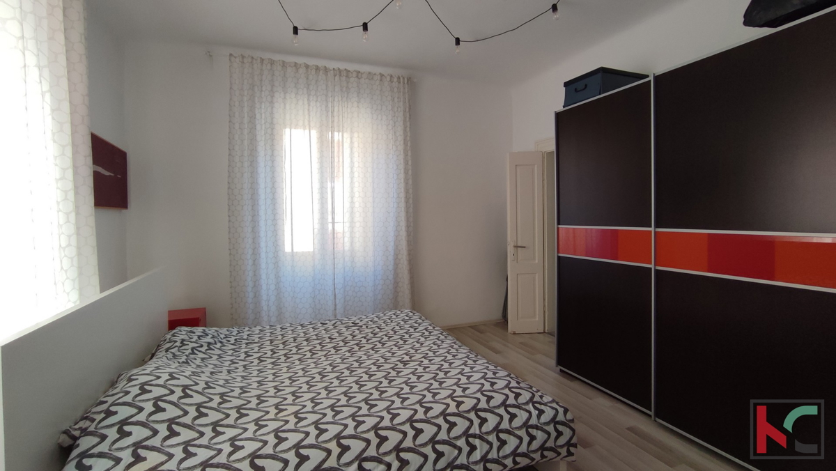 Istra, Pula, prenovljeno stanovanje 2S+DB 74,62 m2 v centru