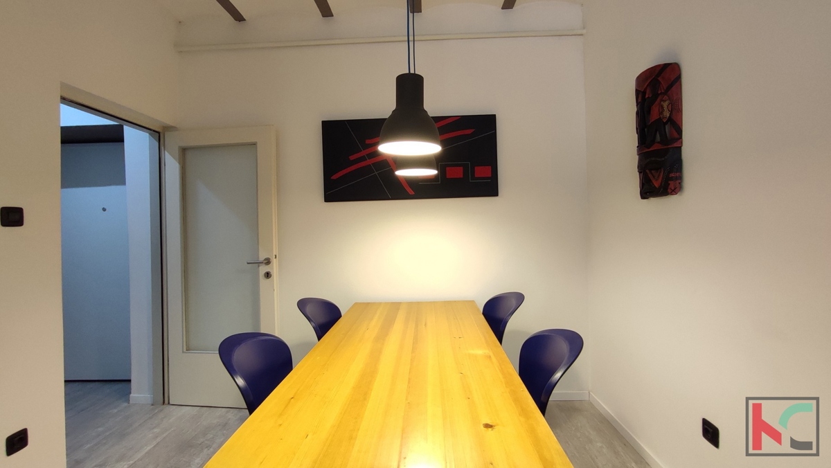Istra, Pula, prenovljeno stanovanje 2S+DB 74,62 m2 v centru