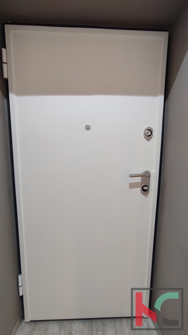 Istra, Pula, prenovljeno stanovanje 2S+DB 74,62 m2 v centru